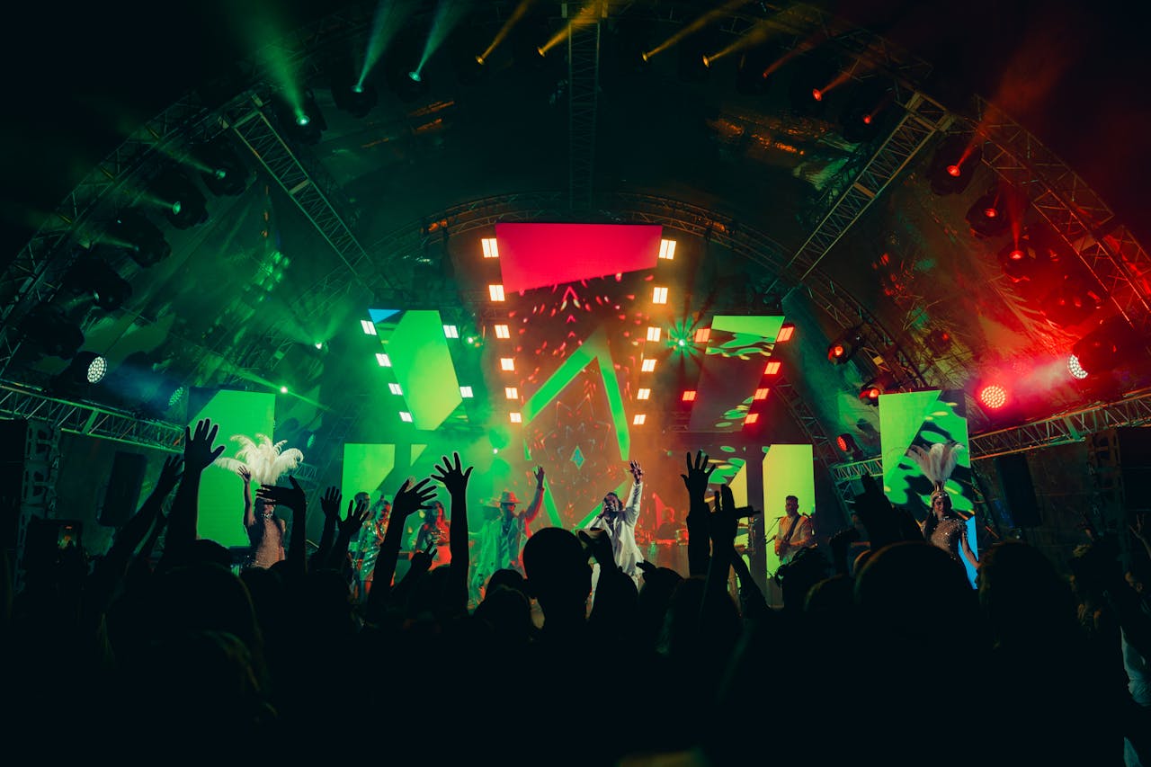 Exciting live concert with vibrant lights and an enthusiastic crowd in the Dominican Republic.
